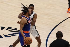 布朗：布伦森极其耐心且控制力出色 当年在独行侠就是个大麻烦