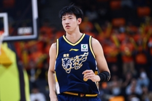 NBA的三分线！黄明依晒在洛杉矶的特训视频 一分钟内连进18记三分