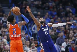乔治上次被交易时筹码中包含MVP&FMVP亚历山大 这次换成FMVP布朗