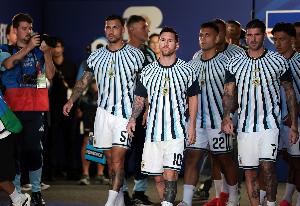 又是雷暴天气！阿根廷国家队航班延误 在迈阿密机场滞留1个多小时