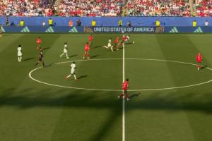第63分钟伊萨·迪奥普铲翻姆巴佩，裁判出示黄牌