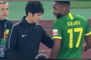 国安名场面！巴坎布搞笑时刻：比赛中请假上厕所+破门吸手指视频封面