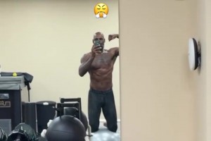 肌肉猛男老詹健身房晒自拍视频封面