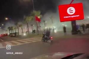 狂欢之夜！卡萨布兰卡街头烟花漫天，庆祝摩洛哥力克荷兰队！视频封面