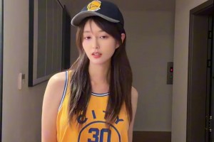 女主播小七：回到家就收到了一份我库的礼物！视频封面